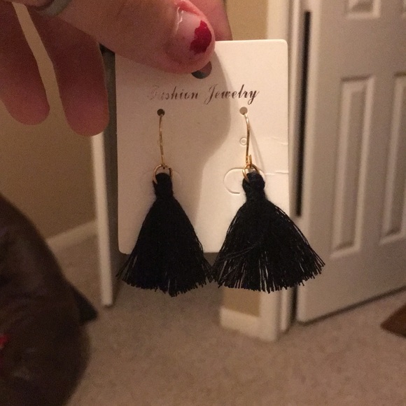 NEW 3 earring bundle! Two tassel and one hoop - Picture 4 of 8